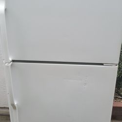 GE REFRIGERATOR WORKS GREAT CAN DELIVER VACAVILLE FAIRFIELD OR ANYWHERE 