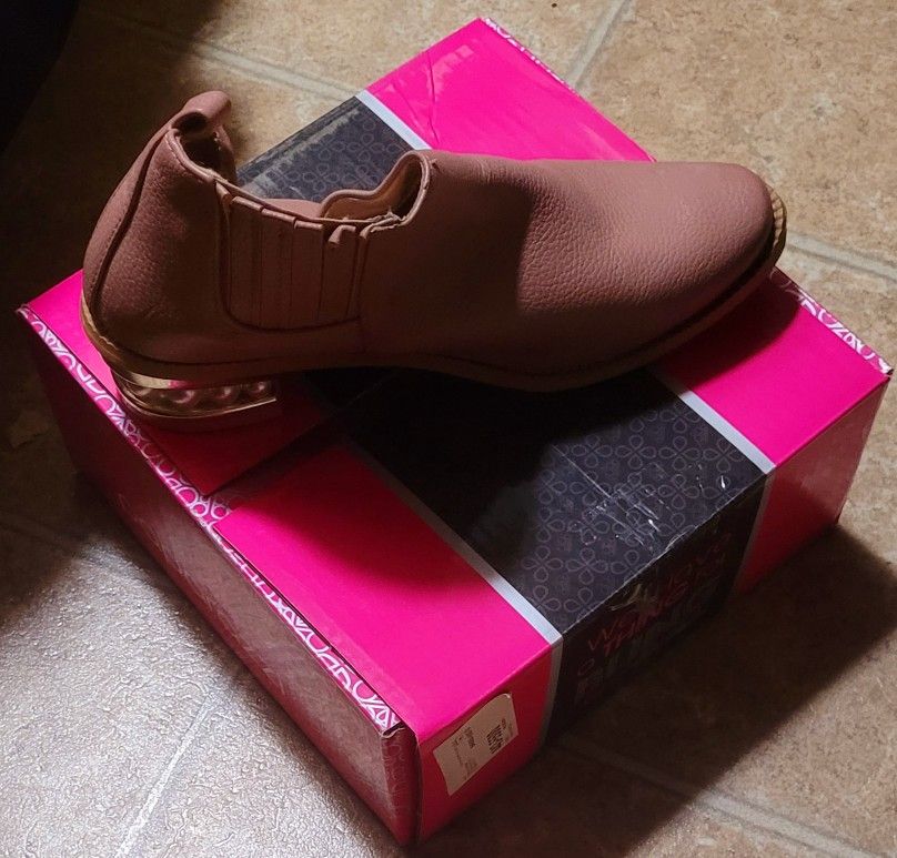 👢 BOOTS On The GROUND Pink Hot KISS