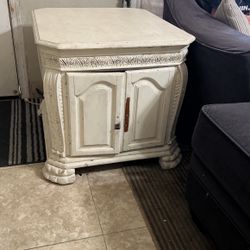 2 Wood End Tables 