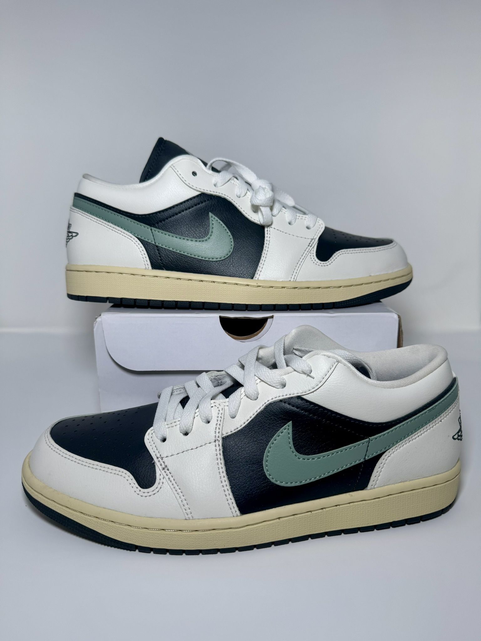 Jordan 1 Low Jade Smoke Size 12w / 10.5 Mens New