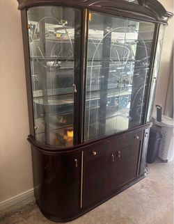 Display hutch