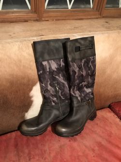 Prada like new never wore size 9