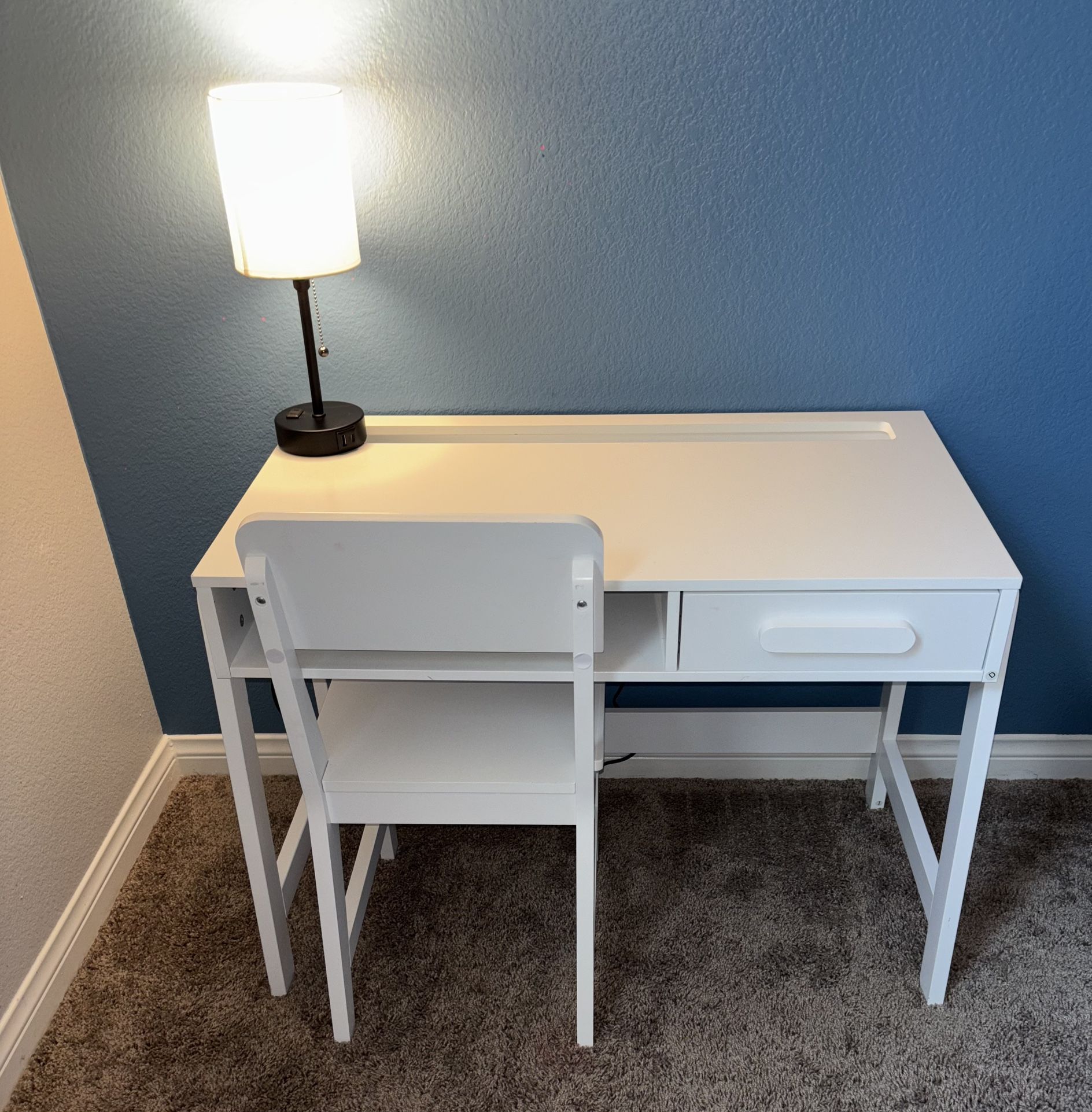 Kids desk