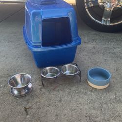 Cat Little Enclosed Box With Multiple Food/ Water Bowls 
