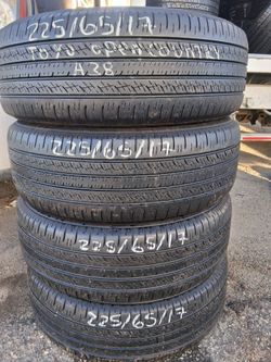 1 set of 225/65/R17 with 80% of tread or life TOYO OPEN COUNTRY A38 HABLAMOS ESPAN̈OL