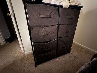 Linen dresser, eight Drawers