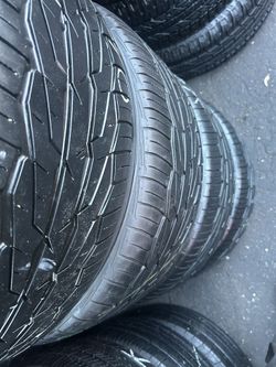 Tengo un set de llantas en muy buenas condiciones marca toyo extensa hp 235  45 R18 instalado y balanceó por el mismo precio 