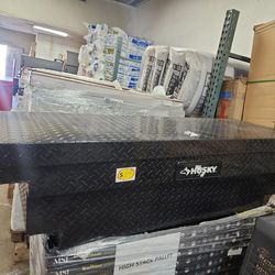 Husky
Crossover Truck Tool Box in Aluminum w/ Low-Profile, 61 in. Mid-Size, in Graphite