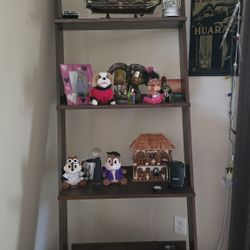 WOODEN LADDER SHELF