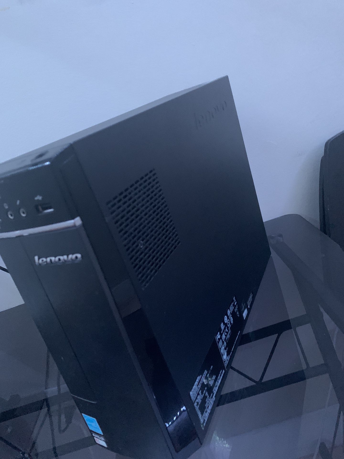 Lenovo computer with Dell monitor
