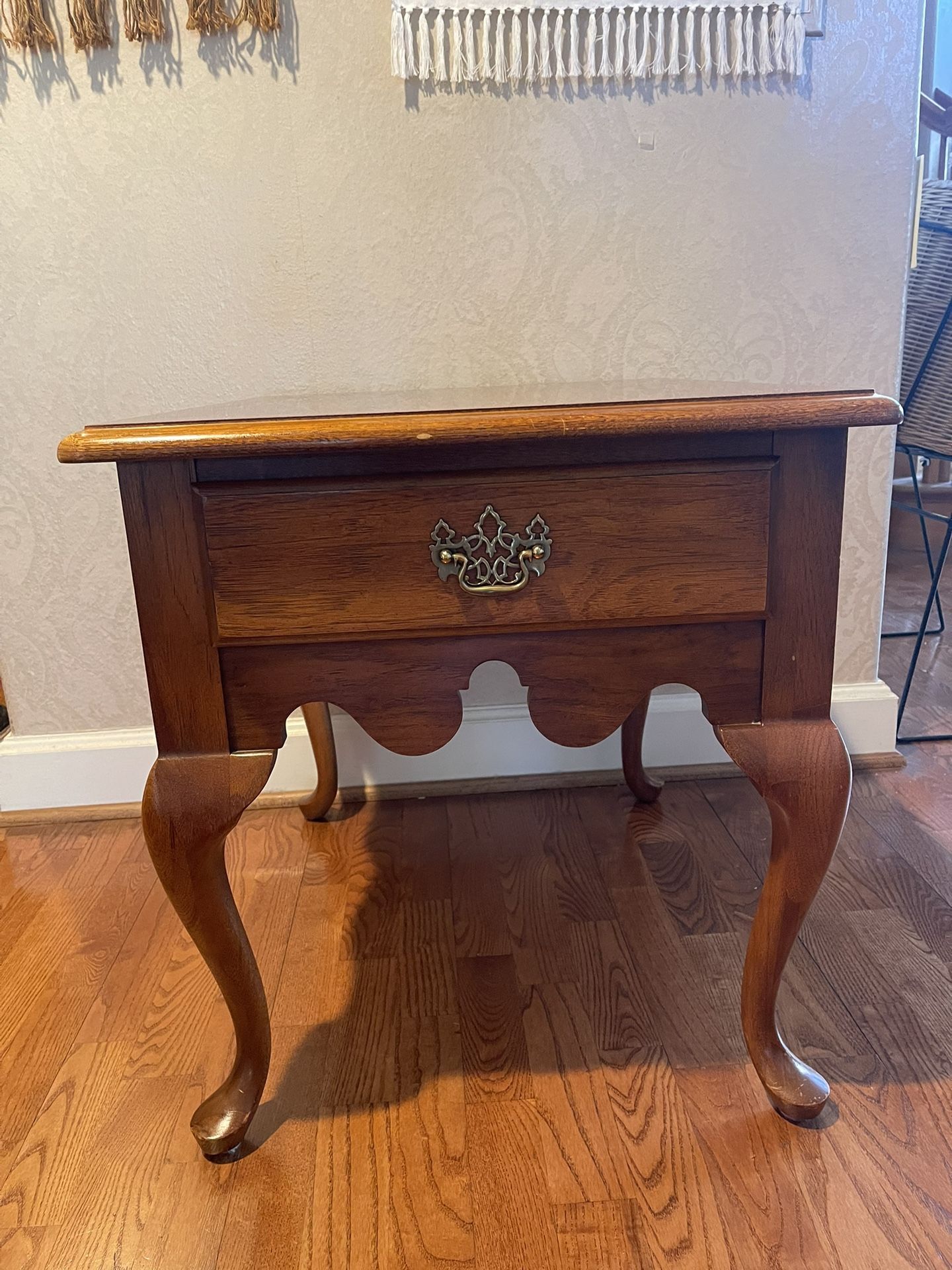 Vintage Thomasville Queen Annie End Table , Side Table , Night Stand