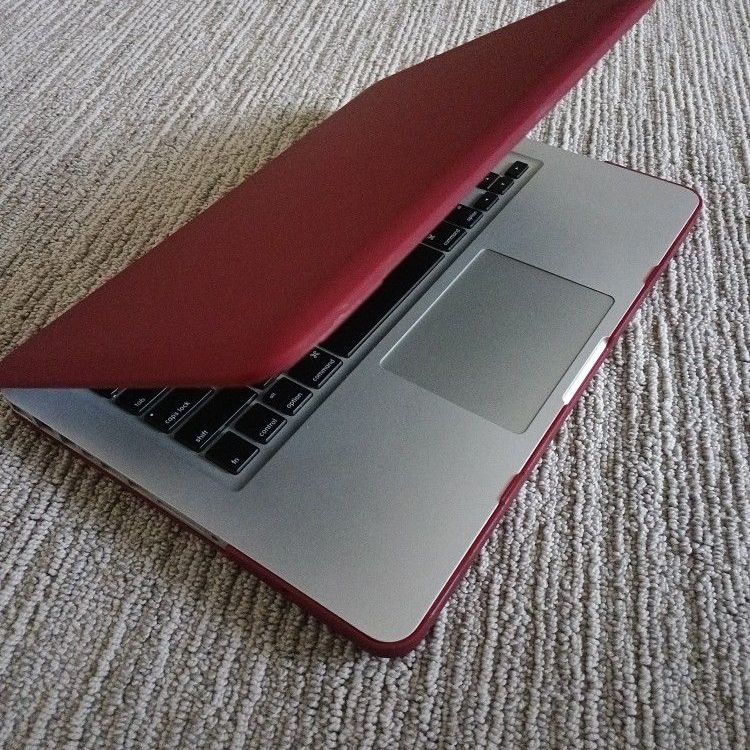 13" Macbook Pro Catalina 8gb 500gb Hard Drive. With brand New Red Wine Case & New Power Adapter