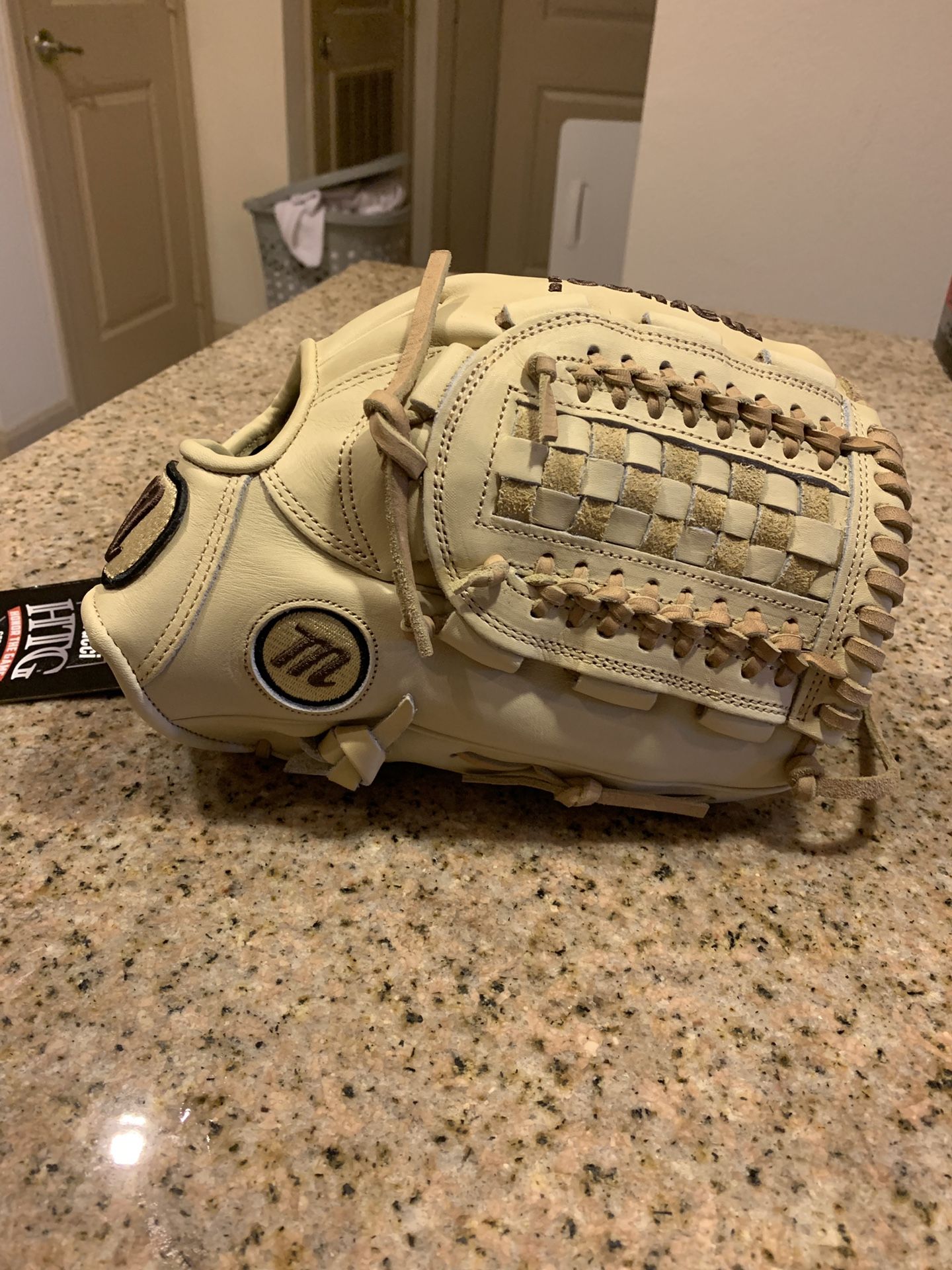 Marucci baseball glove HTG 12”