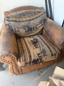 Western Leather Armchair with Horse Tapestry Cushions