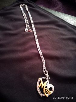 MOM Necklace