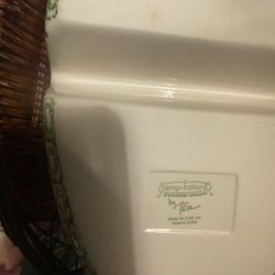 Temp-Tations preservable double ovenware/Wire Wicker Basket Stand