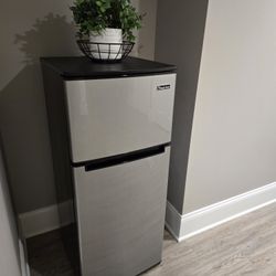 Mini Refrigerator With Freezer Top