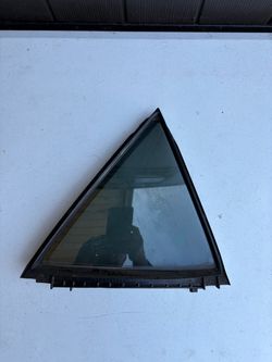 2015 Toyota Corolla rear right panel glass