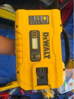 DEWALT 3-Way 1000-Watt Power Inverter Compatible with 20-Volt XR 5 AH Lithium-Ion Battery (Not Included