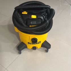 DEWALT 9 Gallon Poly Wet/Dry Vac