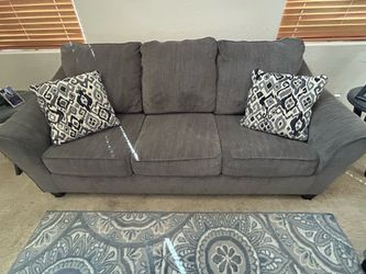 Sofa set comes with pillows
