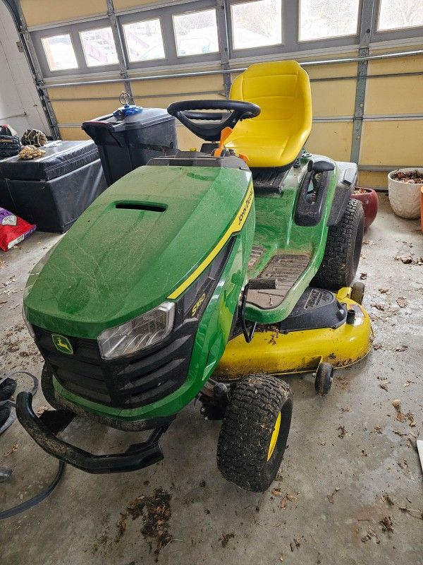 John Deere S160 Riding Mower