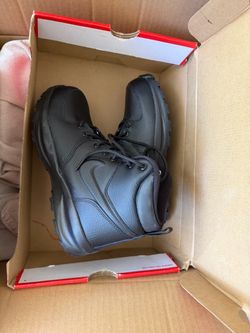 Nike- size 5 new in box
