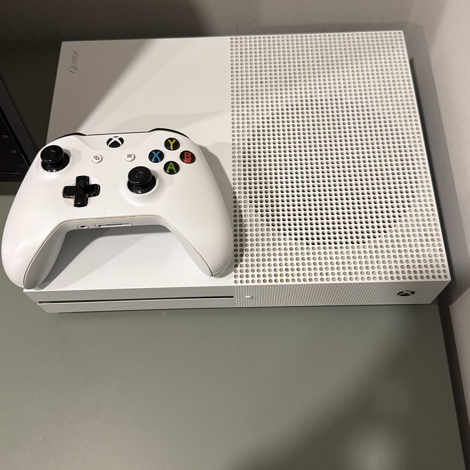 Xbox One S With Controller And 6 Games