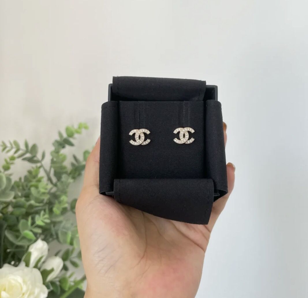 Mini Cc Earrings 