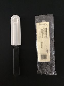 Pampered Chef Cheese Knife and All-Purpose Spreader