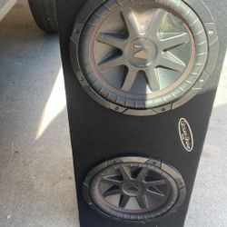 Two 10s Kickers 2ohm And Box Power Amp Kicker ZX300.1