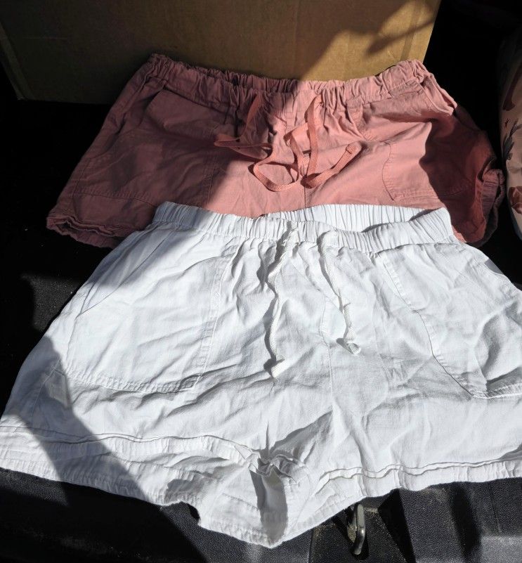 4 Pairs of women's shorts