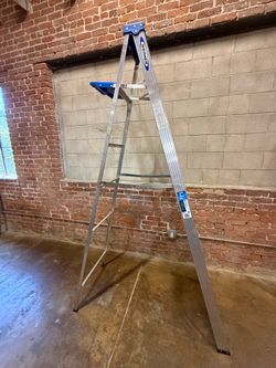 Werner 375 lb Industrial Fiberglass Step Ladder 12’