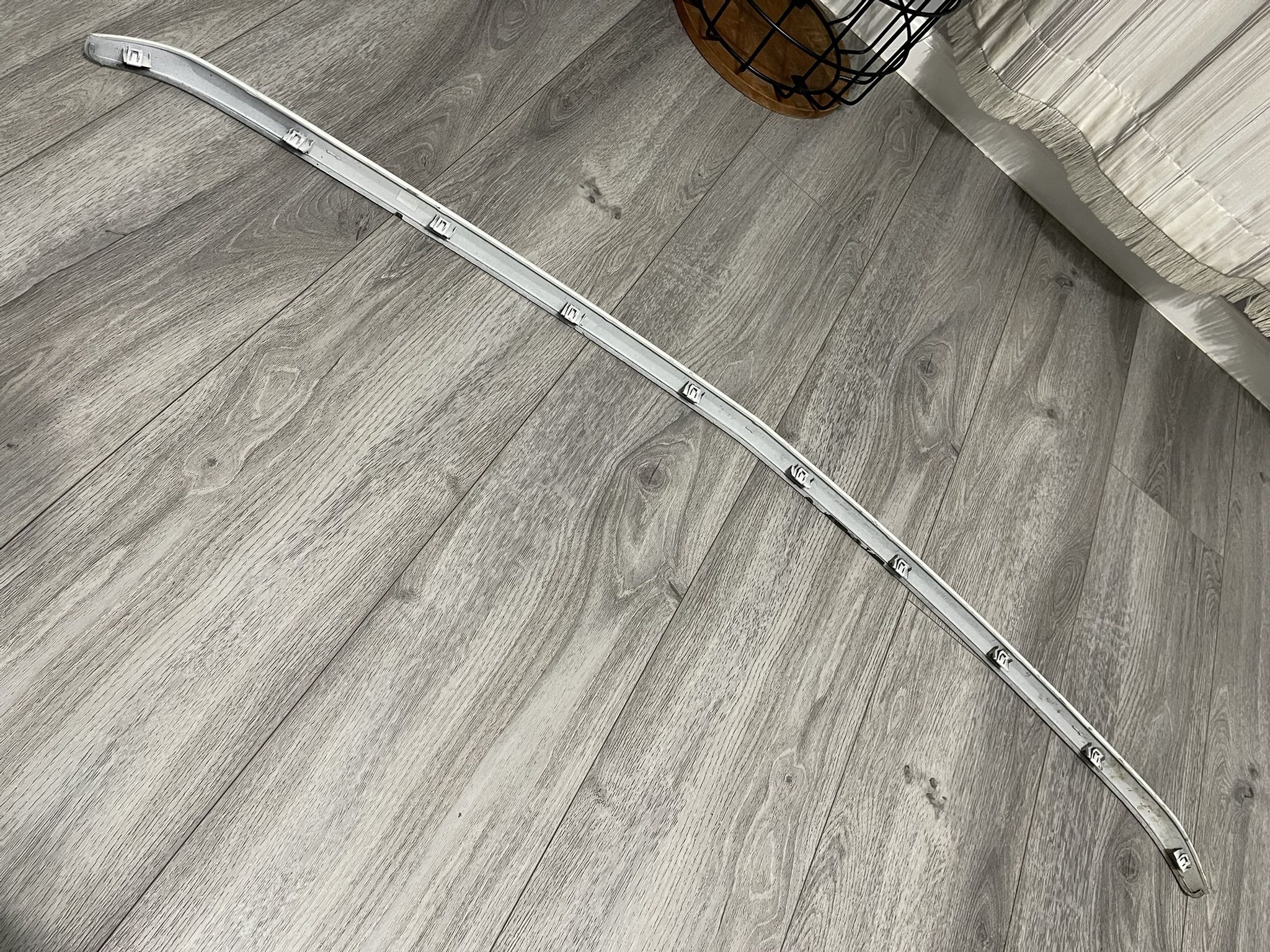 2007 2008 2009 2010 Chevrolet Silverado HD 2(contact info removed) Hood Grille Top Trim White