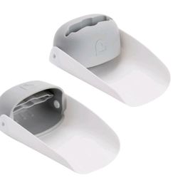 Two Munchkin faucet extenders (White/Gray)