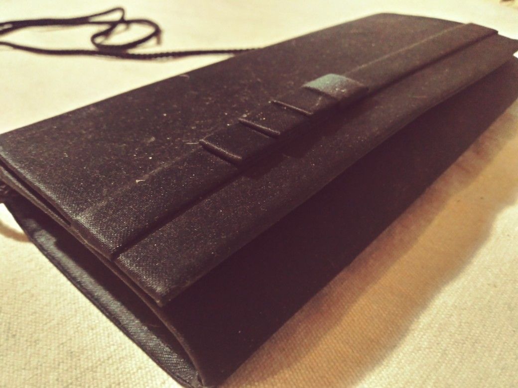 Vintage clutch with shoulder strap