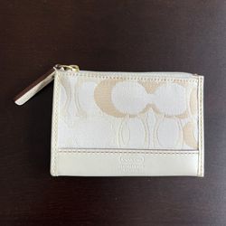White Coach Card Holder for Sale in Hayward, CA - OfferUp