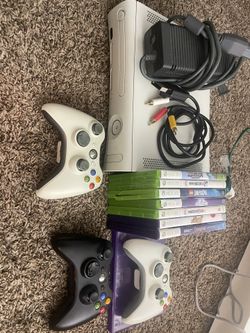Xbox 360, 3 Controllers And 7 Games