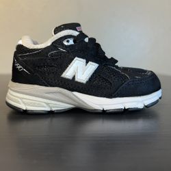 Kids New Balance 990v3 Size 5c