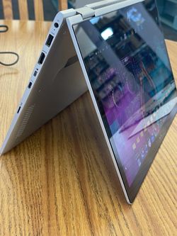 Touch screen hp icore 7. 500 ssd gb.  16 ram. Ya trae programas y música esta en perfectas condiciones