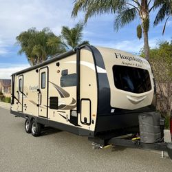 2019 Flagstaff Super Lite 26FKBS - Lithium Battery Bank + Solar- Dual Slides