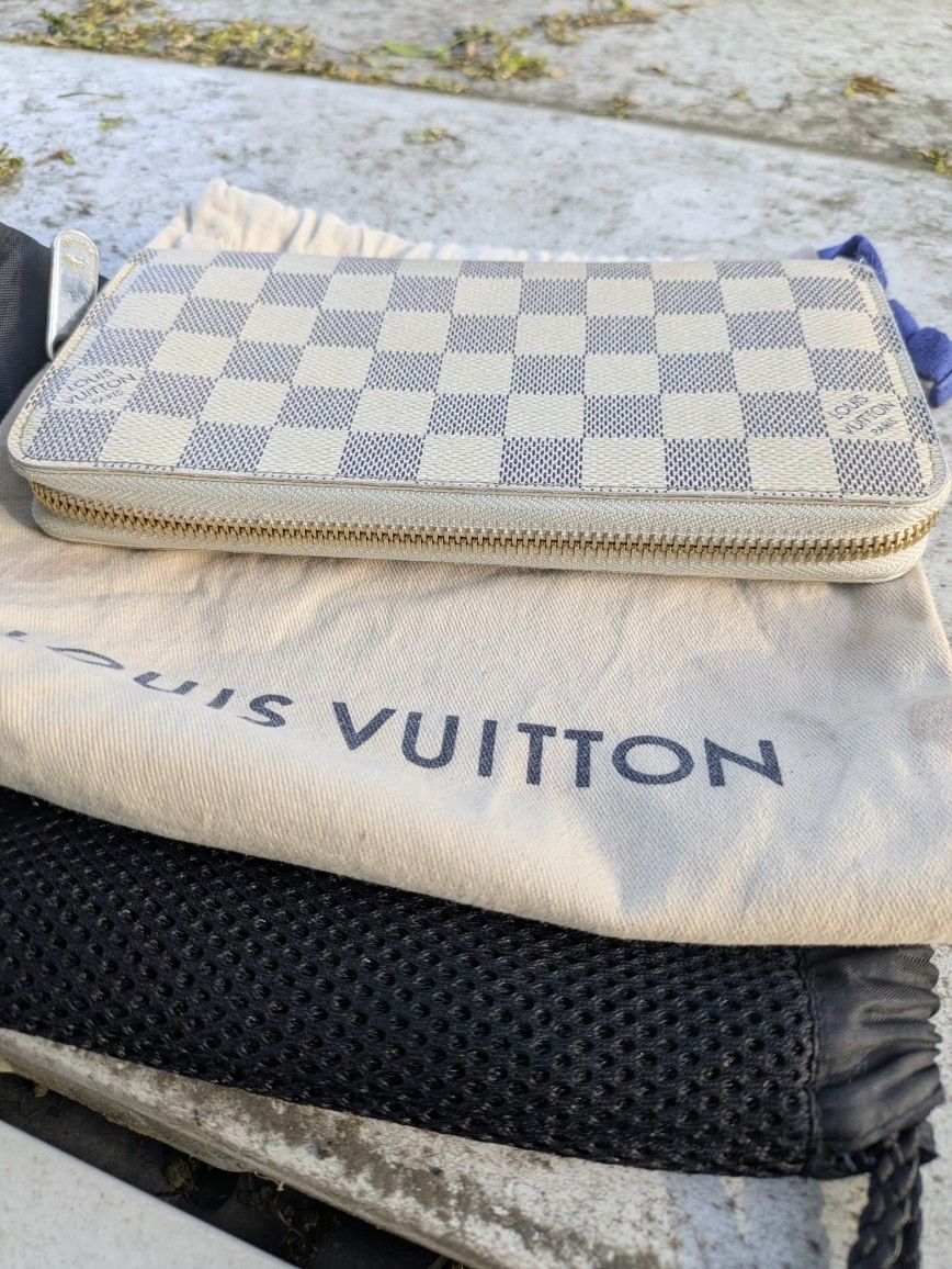 Louis Vuitton Women's Wallet 