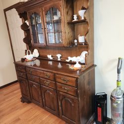 Walnut Dinning Room Hutch China Cabinet