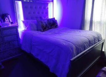 Tufted Queen Size Bed Frame