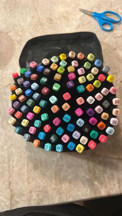 100 alcohol Markers. Blending, very lightly used