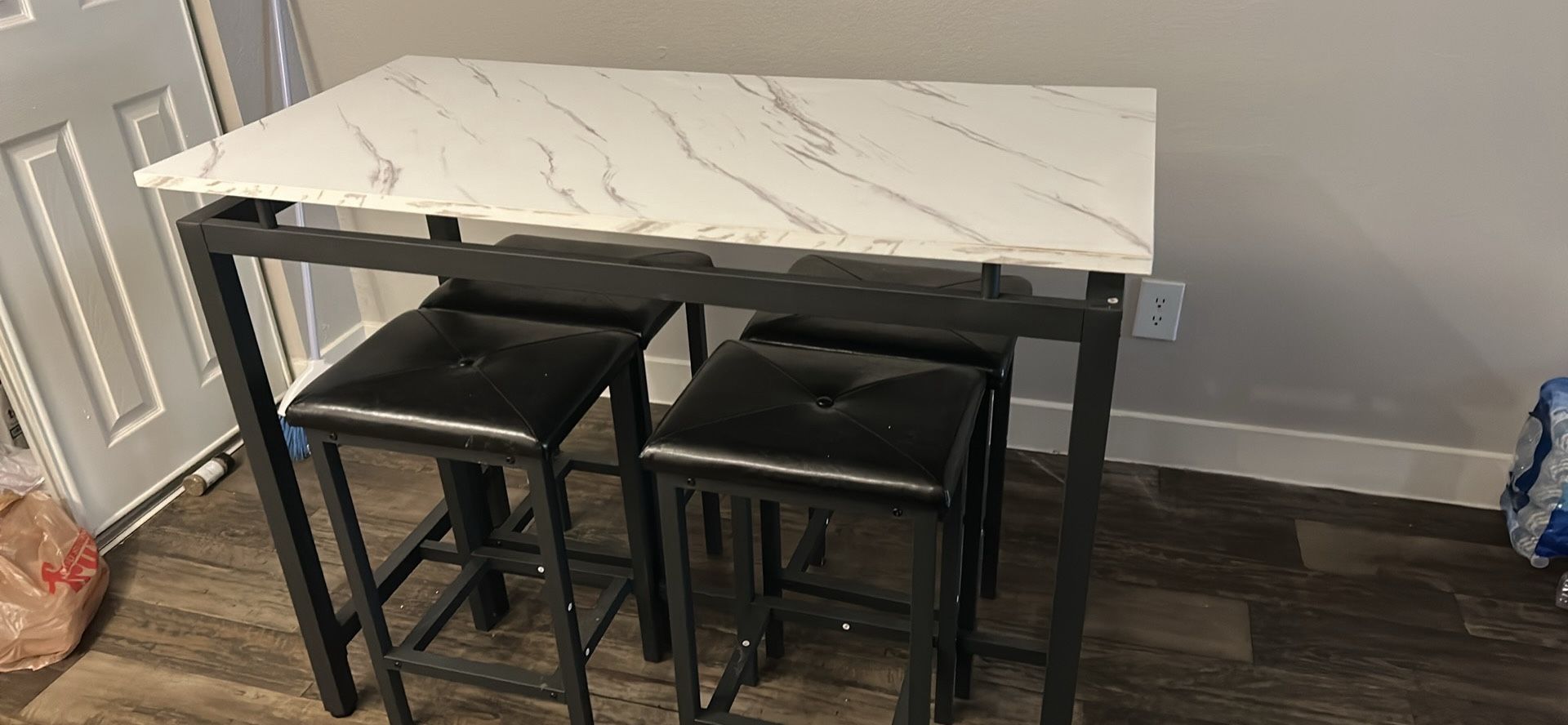 Kitchen Table With 4 Chairs