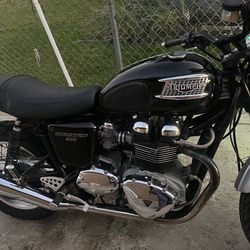 2004 triumph 900