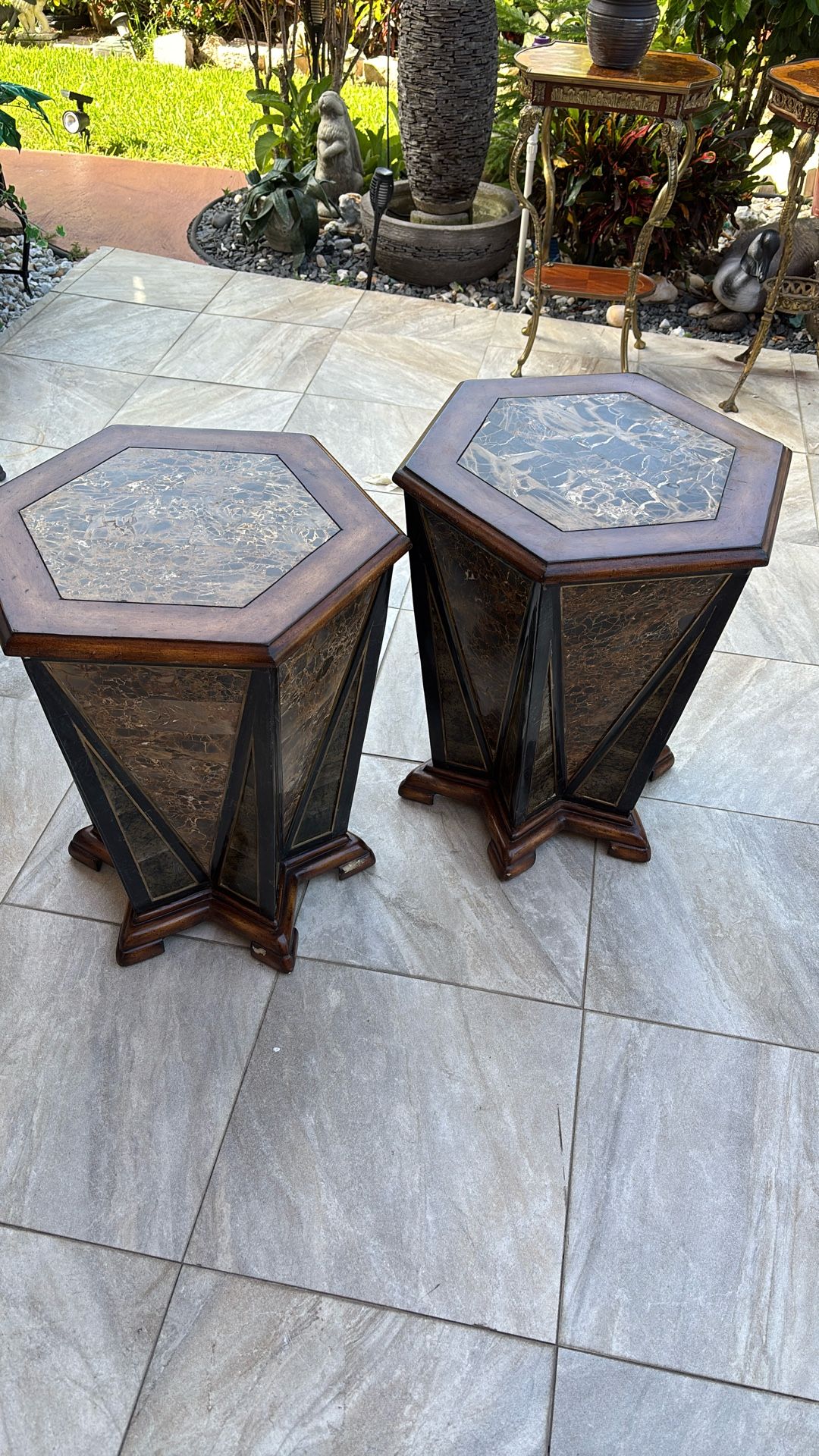 2 Tables Stand