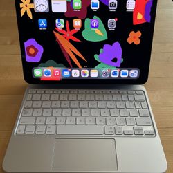FOR SALE: Apple iPad Pro 11” M4 (2024) + Magic Keyboard + Apple Pencil Pro – Like New!
