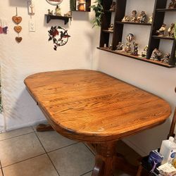 Beautiful oak Wood Table + Chairs (solid)